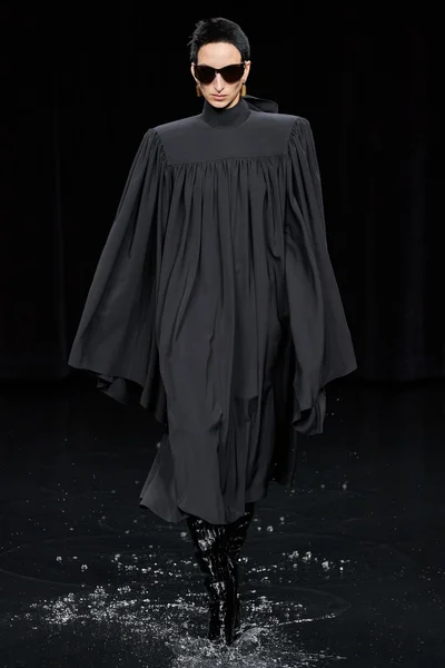 Look 19